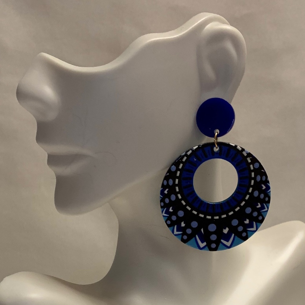 NWT! Beautiful Blue Painted Post Dangle Earrings!